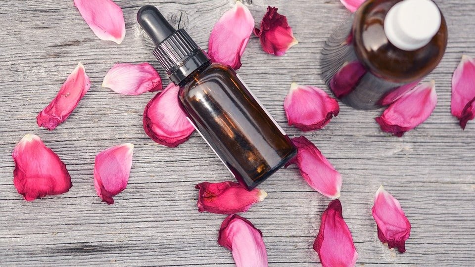 Olio di neem, l’alleato per la cura della pelle e dei capelli
