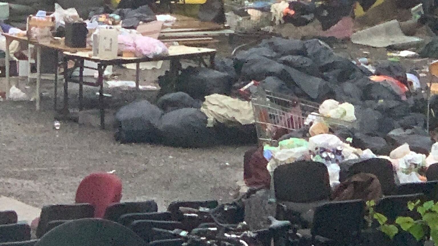 Vicofaro trasformata in discarica a cielo aperto: i residenti contro don Biancalani