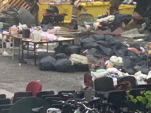 Vicofaro trasformata in discarica a cielo aperto: i residenti contro don Biancalani