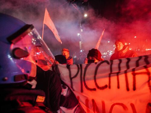 Il centro sociale prepara i botti per Capodanno: ”È resistenza"