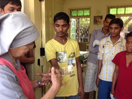 L'India nega il visto a una suora che da 40 anni dirige un lebbrosario