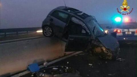 Fa un incidente in auto con a bordo il figlio. Il papà è indagato per omicidio stradale