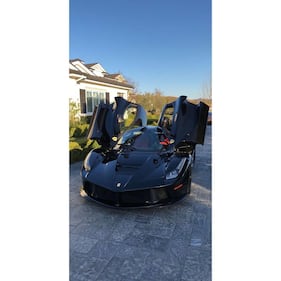 Dopo il parto, una Ferrari per Kylie Jenner 1