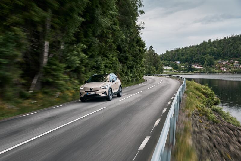 Volvo EX40, primo contatto: guarda la gallery 17