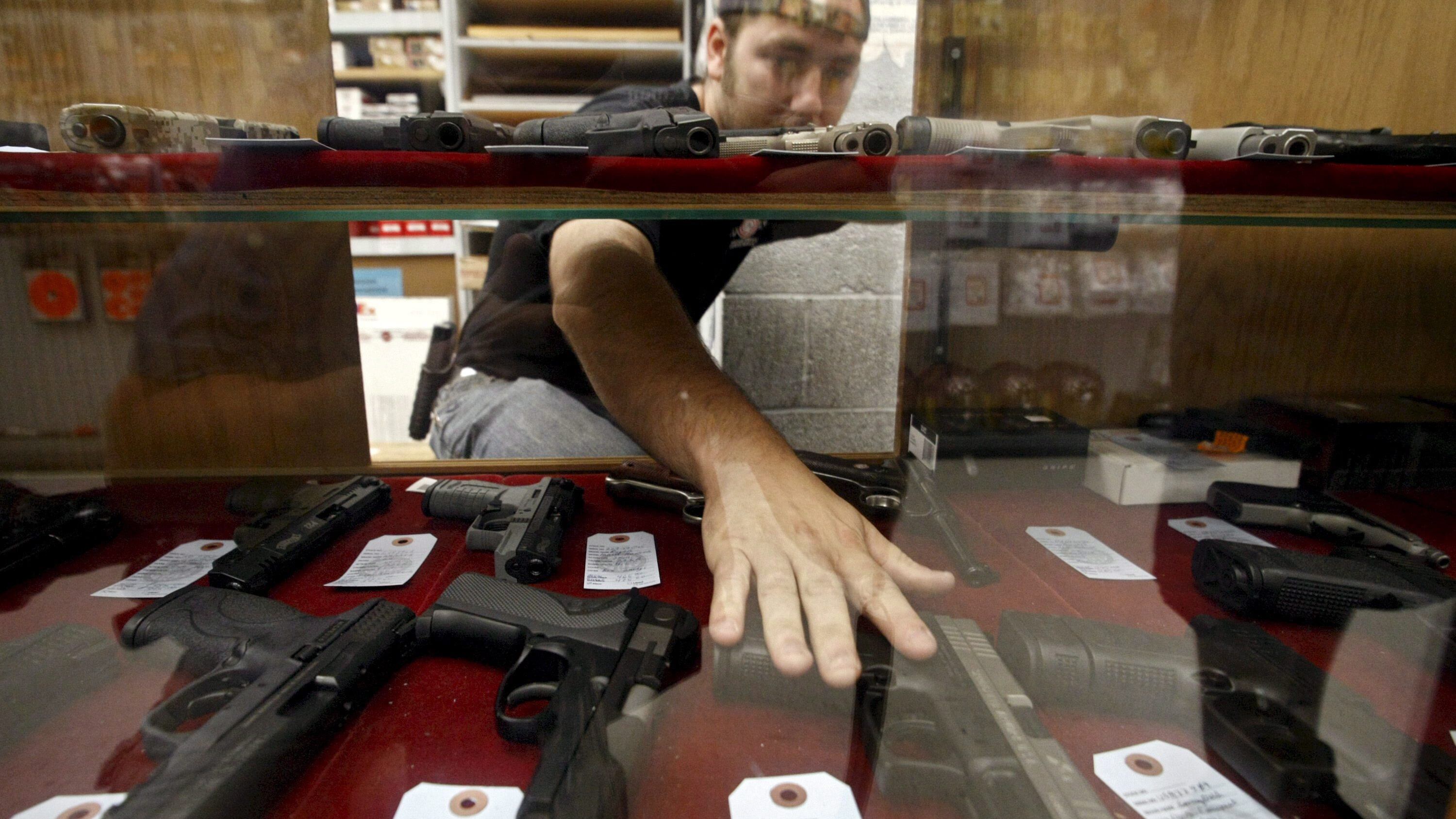Cosa si nasconde dietro l'ossessione degli americani per le armi