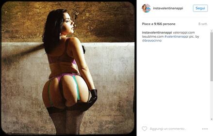 Valentina Nappi senza slip: la foto hot su Instagram 25