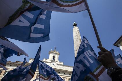 Protesta davanti a Montecitorio 4