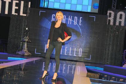 Alessia Marcuzzi sexy conduttrice dell'Isola dei Famosi 2017 11