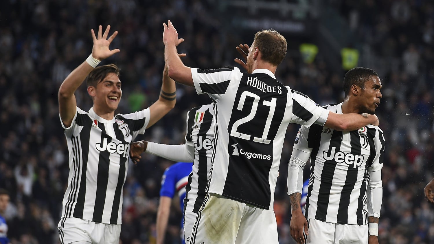 La Juventus spazza via 3-0 la Sampdoria: il Napoli scivola a meno sei