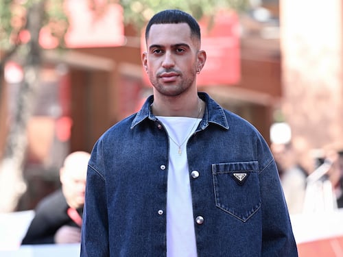 "Se non mi vuole cambi cognome". Le dure parole del padre di Mahmood
