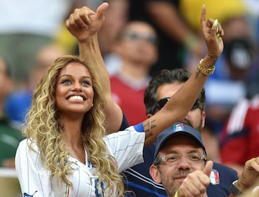 Fanny allo stadio: la dedica sul braccio è per il suo SuperMario 8