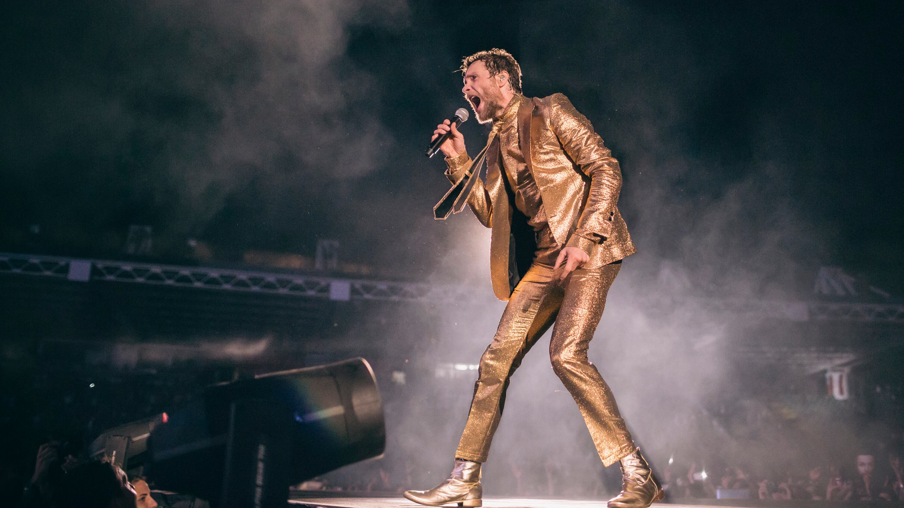 "Pronto per il liscio e per un sano rock cantato in inglese"