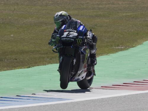 Motogp, Vinales vince ad Assen davanti a Marquez e Quartararo. Disastro Rossi