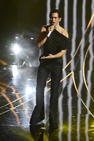 Sanremo 2024: ecco il look della seconda serata del Festival di Mahmood  5