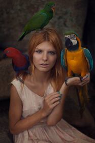 Katerina Plotnikova, modelle e animali posano insieme 18