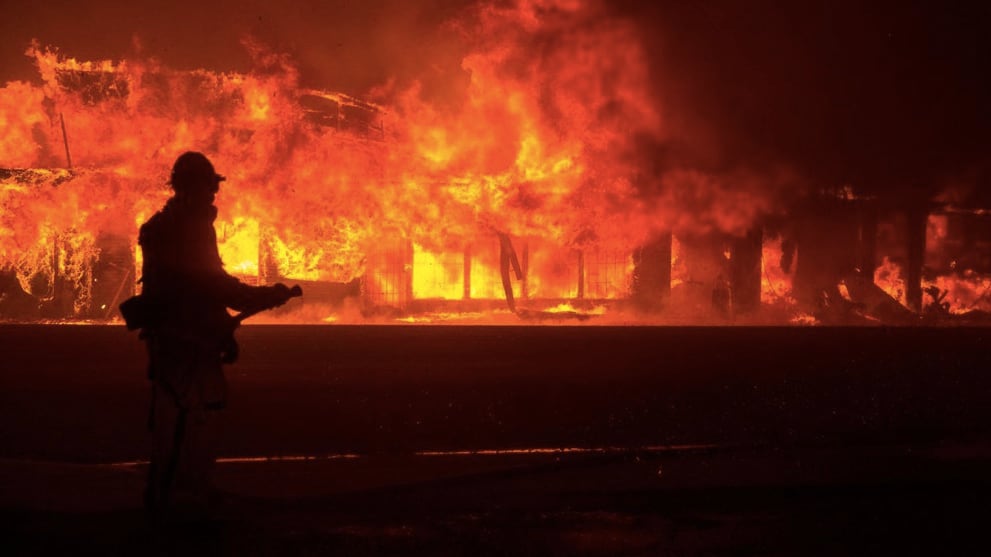 Il fuoco devasta la California: "Disastro senza precedenti"