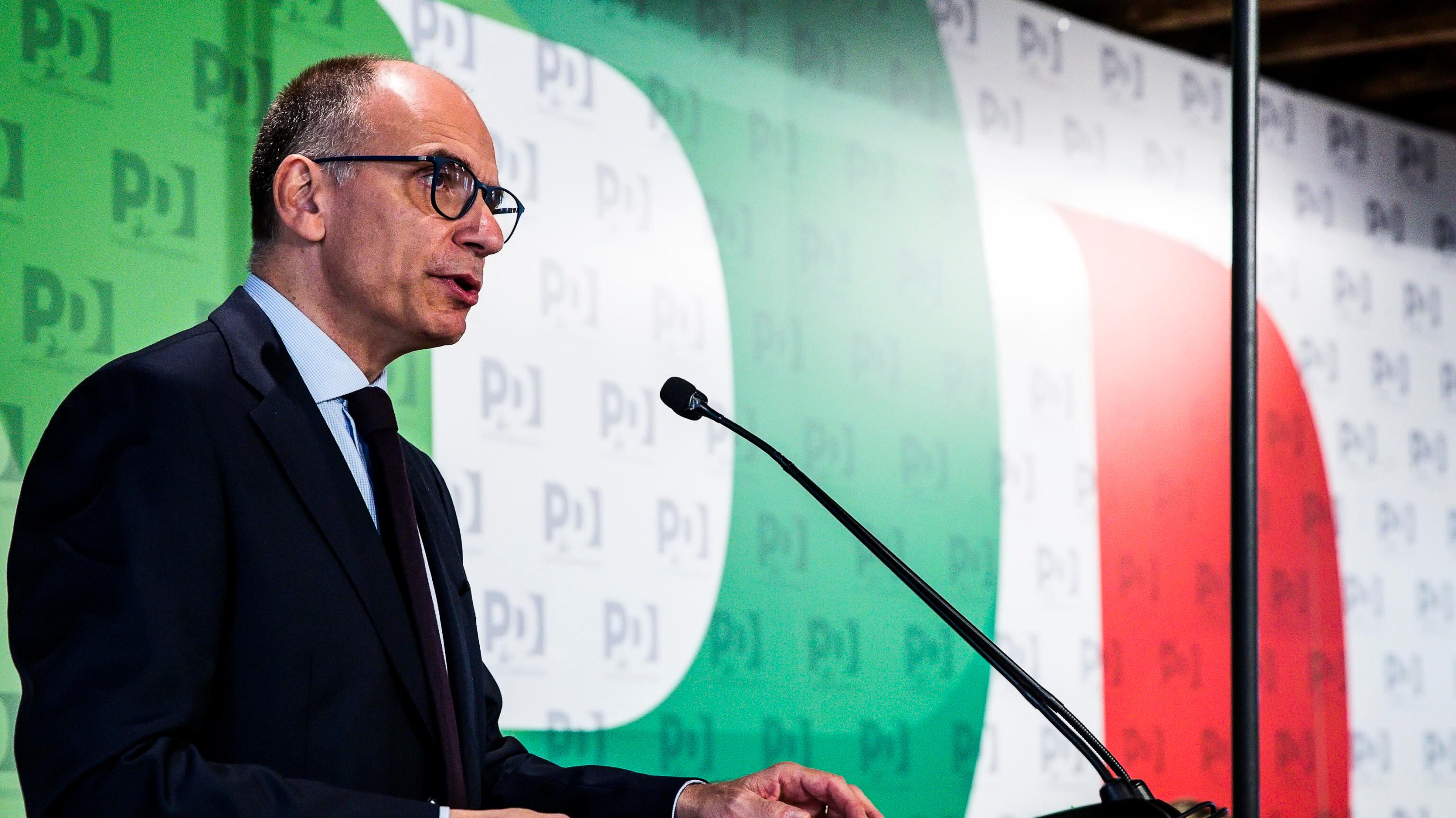 Il Pd bastonato finge di esultare. Letta si accontenta di restare primo all'opposizione