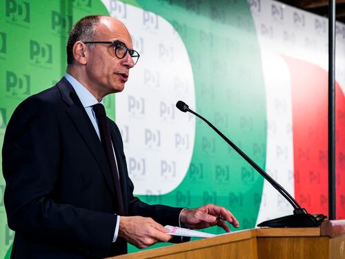 Il Pd bastonato finge di esultare. Letta si accontenta di restare primo all'opposizione