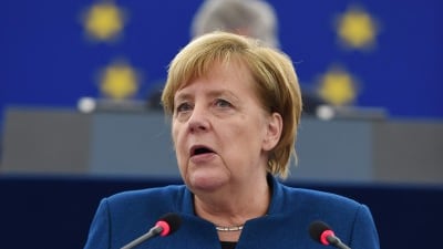 Merkel sta con Macron: "Sì a un esercito europeo"