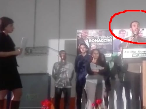 Le sardine escono allo scoperto: dal palco spot elettorale a Bonaccini