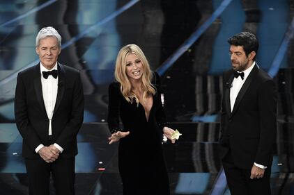 Il look "mozzafiato" di Michelle Hunziker a Sanremo 8