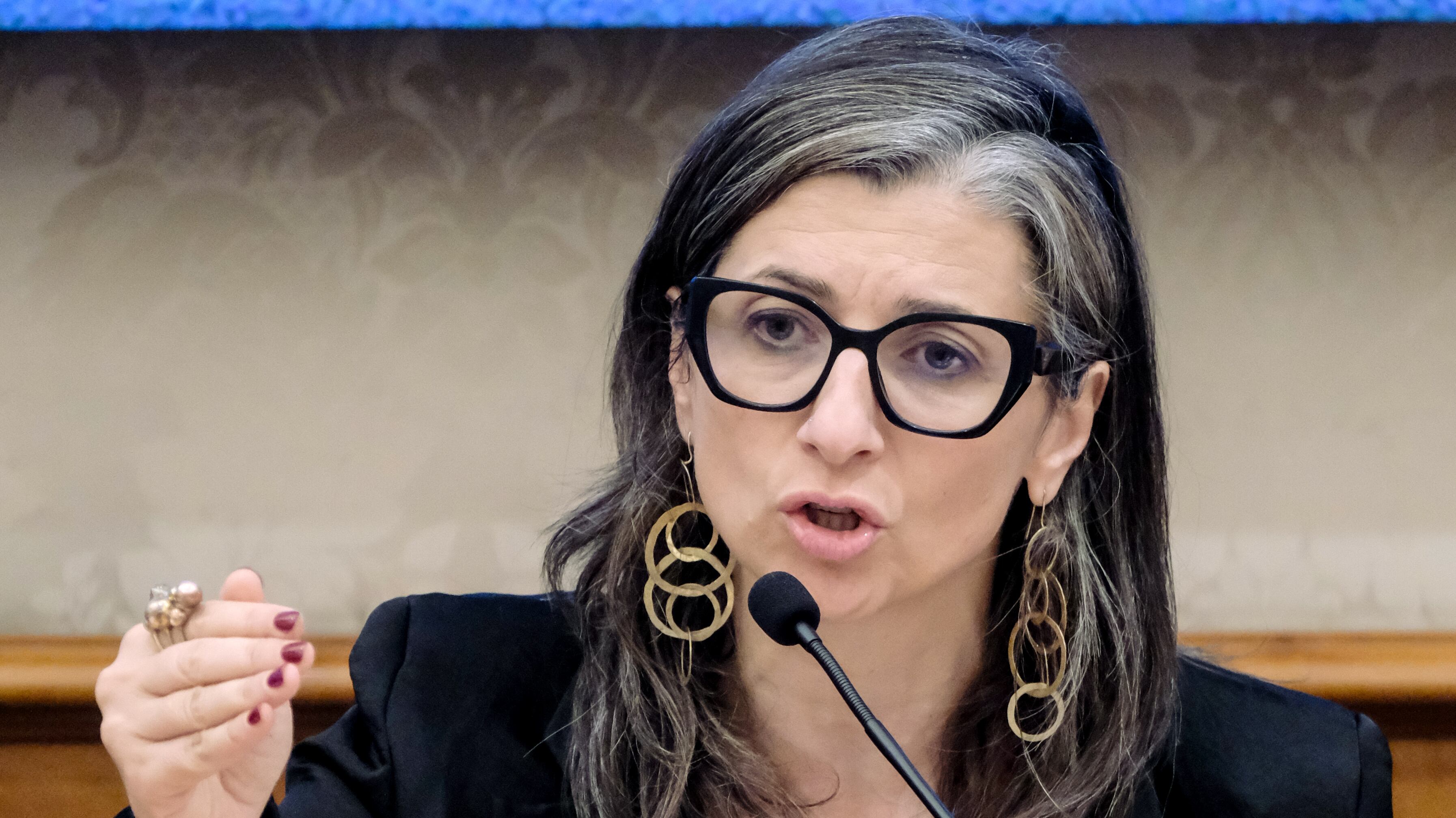"Se uno ha un tumore...". Francesca Albanese e il commento sulla sua uscita dagli studi di La7 e su Liliana Segre