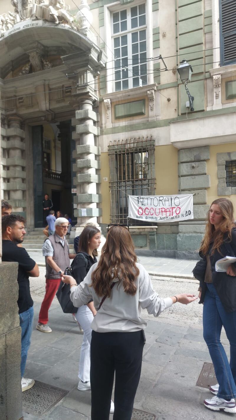 Genova: i pro-Pal occupano il Rettorato 2