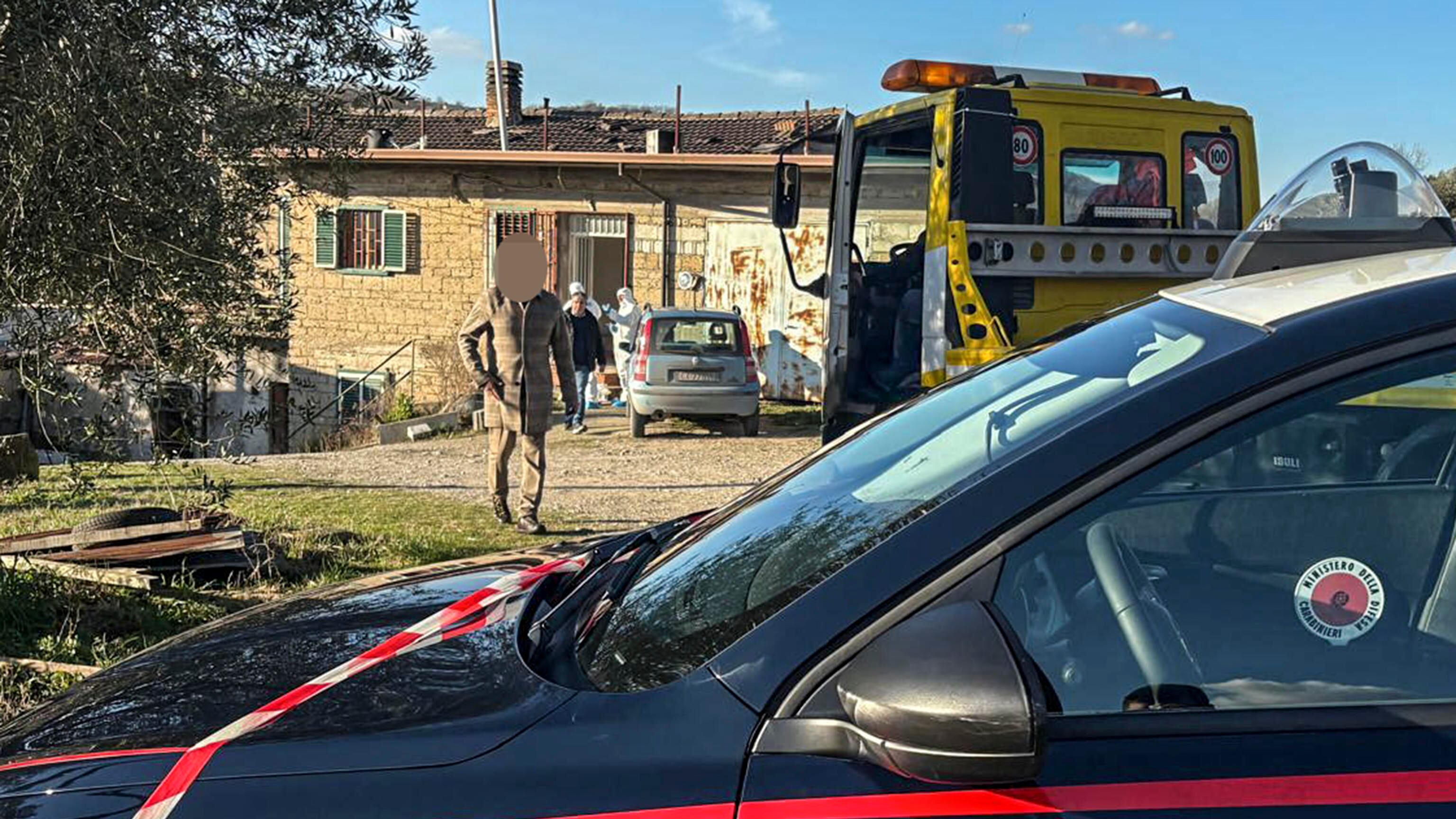 Spara alla moglie da cui si stava separando: vigilante in manette, gravissima la donna
