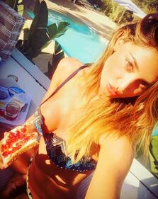 Belen Rodriguez al mare con Santiago, foto 8