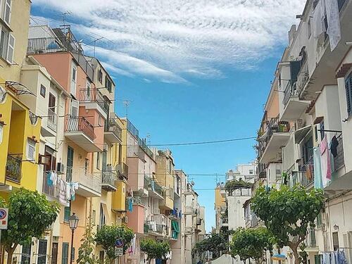 Ischia, il sindaco: "Vietato stendere i panni dai balconi"