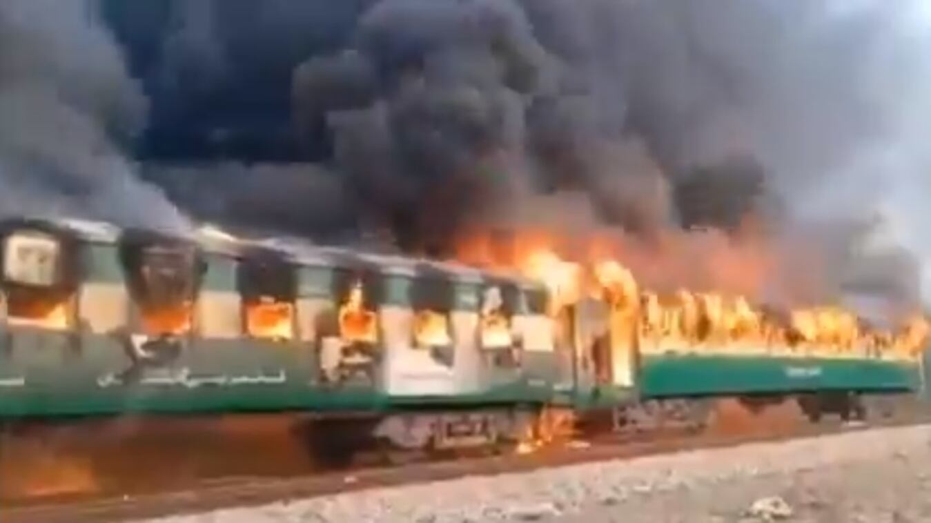 Pakistan, rogo sul treno: morti almeno 65 passeggeri