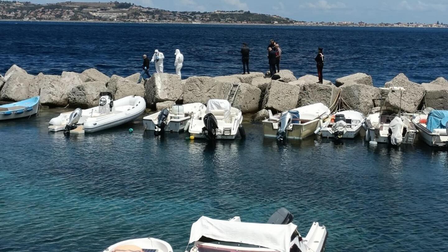 Corpo senza vita di una neonata trovato sugli scogli a Villa San Giovanni