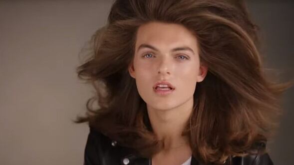 Damian Hurley è identico a mamma Liz