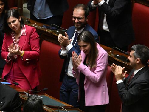 L'opposizione già a pezzi: poltrone solo a Pd e M5s, Terzo polo sull'Aventino