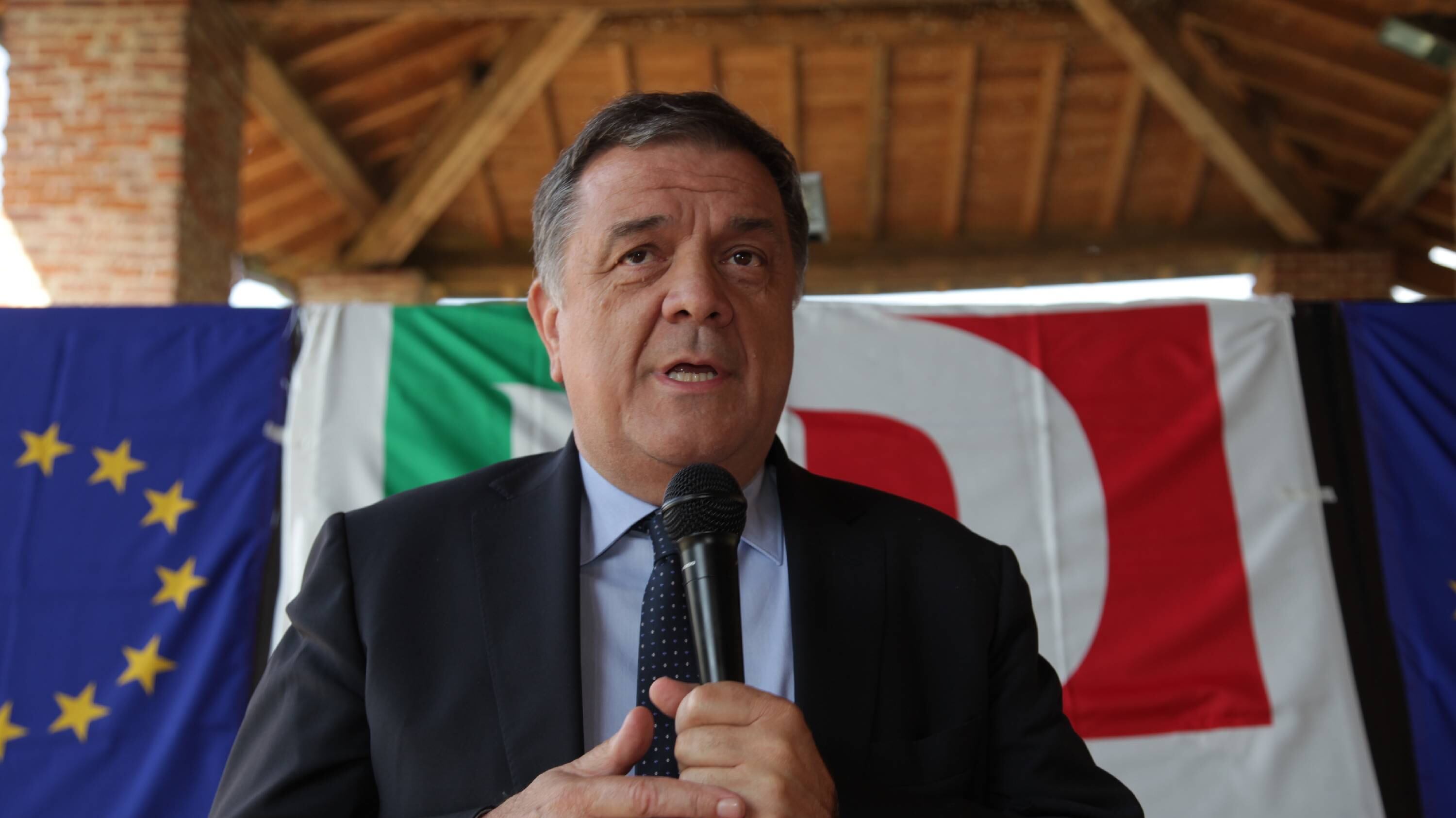 L'eurosinistra va ko. Art. 1: espulsioni. La Lega all'attacco chiama il Copasir