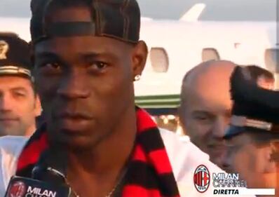 L'arrivo di Balotelli a Malpensa 3