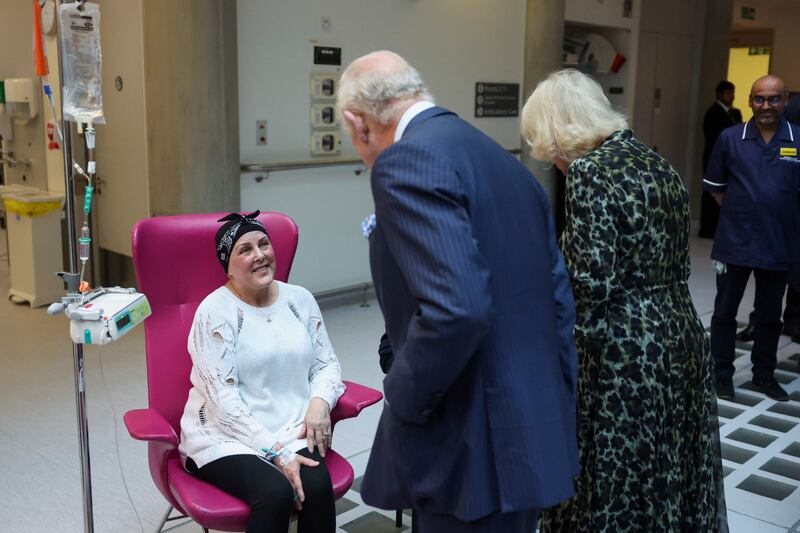 La visita al centro oncologico: Re Carlo torna in pubblico dopo tre mesi 10