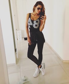 Anna Tatangelo bollente in costume 8