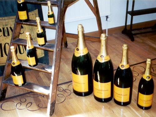 Le champagne c'est moi, storie di battaglie francesi in difesa di un'icona