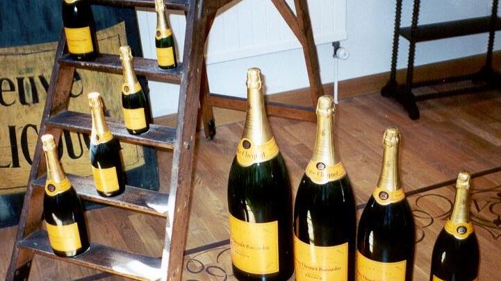 Le champagne c'est moi, storie di battaglie francesi in difesa di un'icona