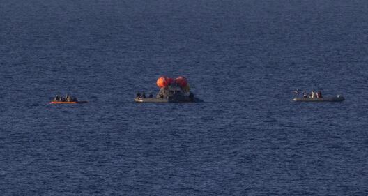 Artemis II, le foto dello splashdown e del rientro sulla Terra 12