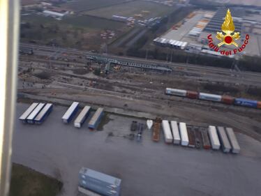 Pioltello, i pompieri in prima linea nei soccorsi 11