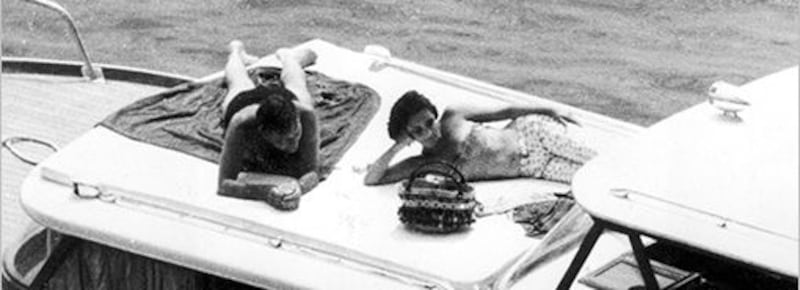 Quel bacio a Ischia e fu il finimondo: Liz e Dick divennero gli “amanti immorali”