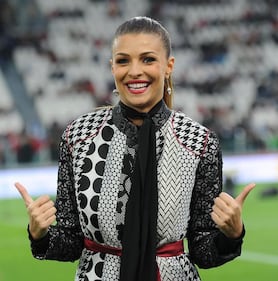 Cristina Chiabotto e il bikini bianconero: fisico da Champions 2
