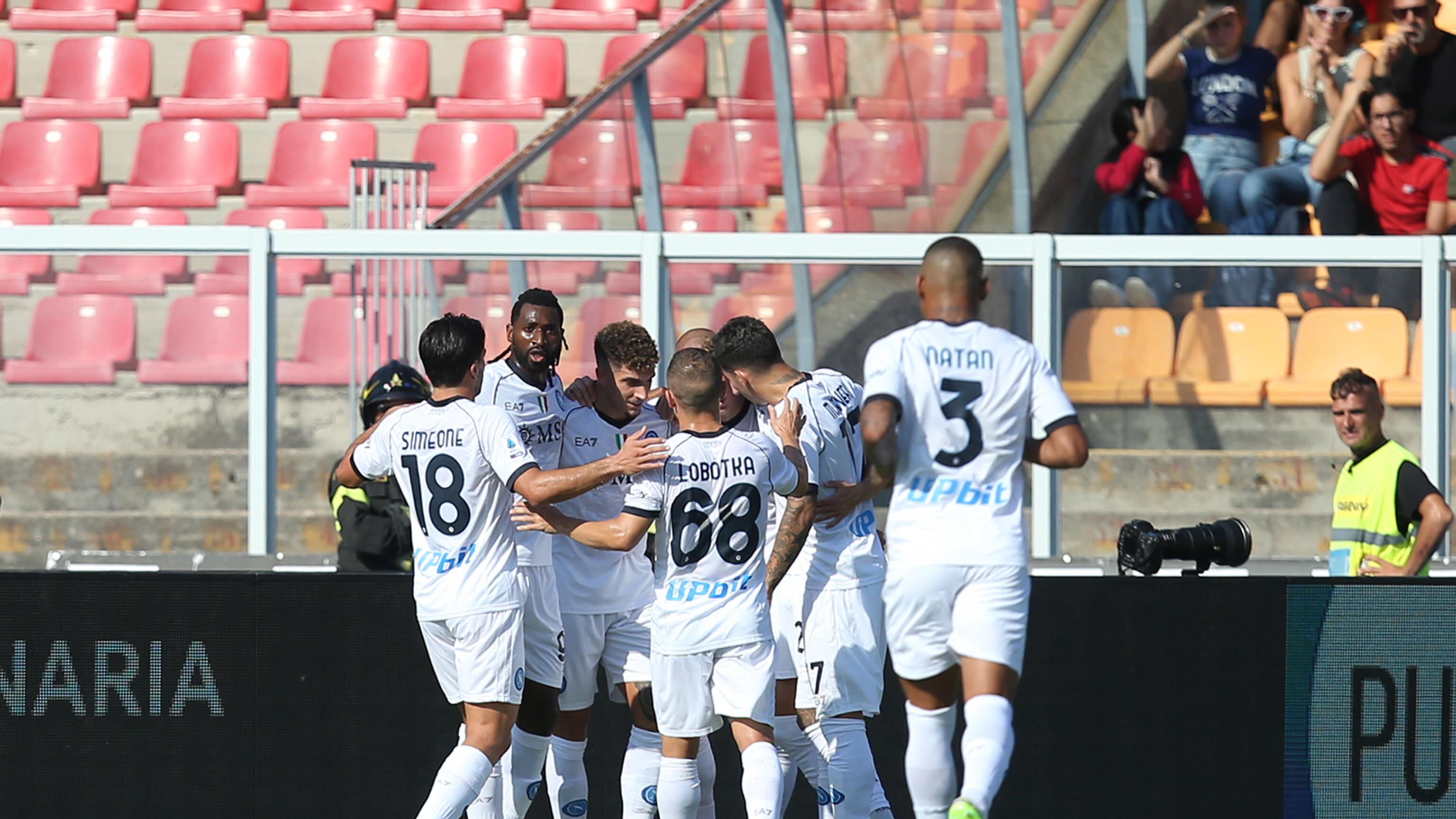 Il Napoli risorge: passa 4-0 a Lecce e sale al terzo posto