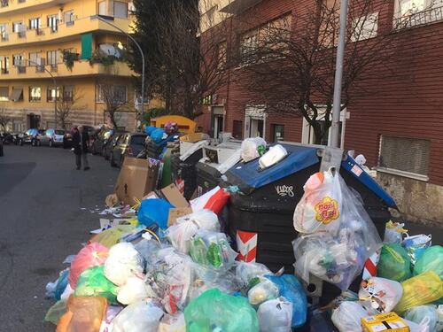 Rifiuti, l’Epifania si porta via le feste ma l’emergenza resta