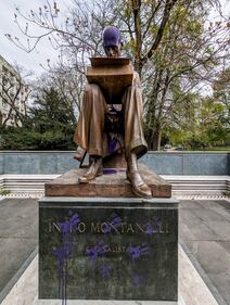 Vandalizzata la statua di Indro Montanelli a Milano  1