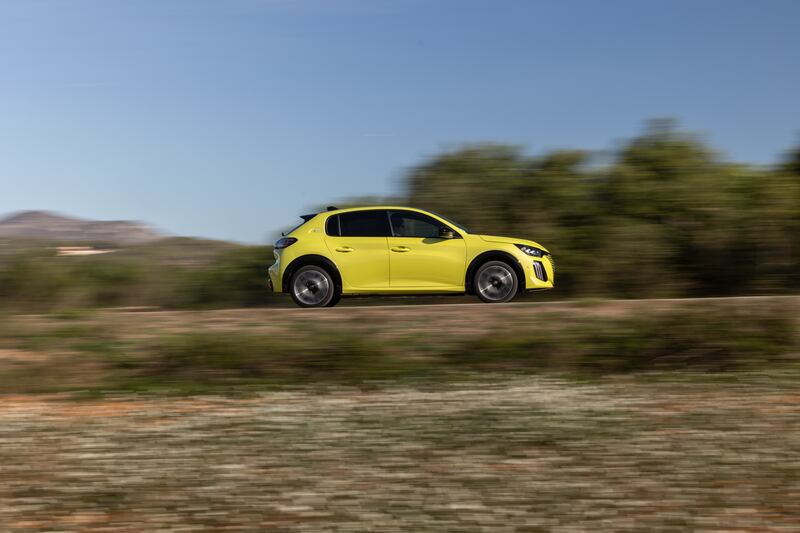 Peugeot e-208, guarda la gallery 3