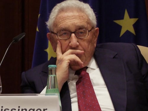 Vita, strategie e bugie del ministro degli Esteri di tutto il mondo