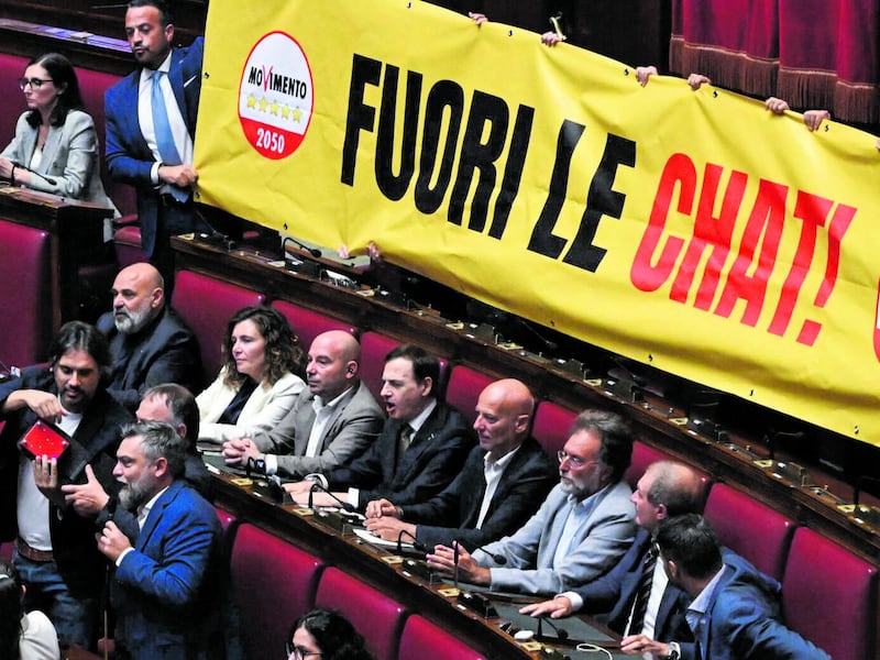 Scontro su Delmastro, i 5s vogliono le chat